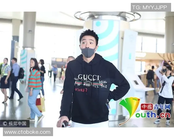 夏季时尚指南足球明星衬衣搭配技巧与潮流解析 夏季时尚指南足球明星衬衣搭配技巧与潮流解析